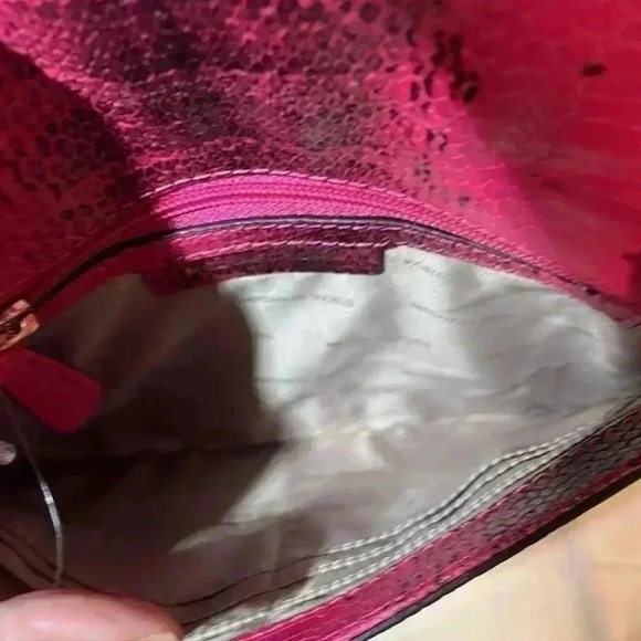 🩷MICHAEL KORS🩷Ultra Pink Barbara Embossed Leather Envelope Clutch/NWT - Picture 7 of 9